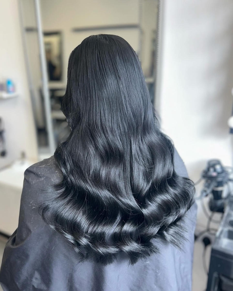 Black wavy extensions